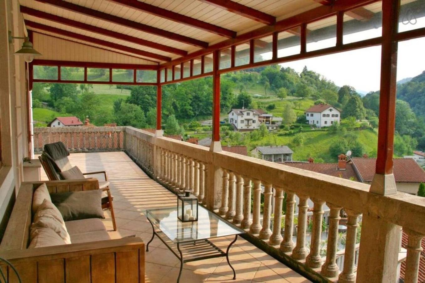 Apartamento Stylish Penthouse With Large Terrace Most na Soči Exterior foto